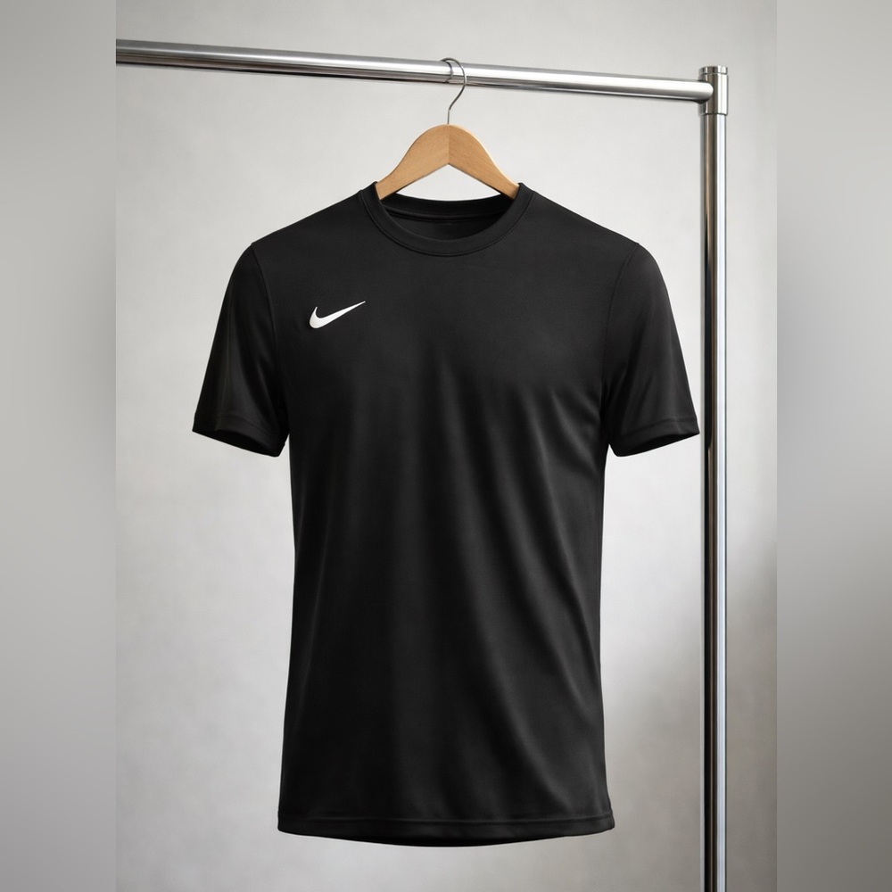 NIKE • Men's Black Short Sleeve Tee (size M)